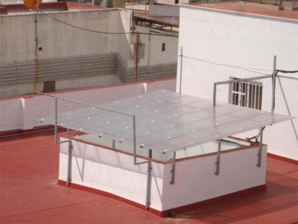 Instalación de techo para claraboya con policarbonato